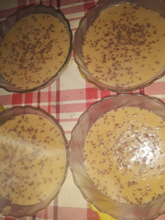 Una foto de Postre tipo mousse de banana y dulce de leche 🍌🥄😋