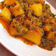 A picture of Hari piyaaz aaloo ka saalan.