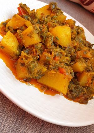 A picture of Hari piyaaz aaloo ka saalan.