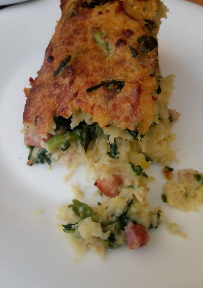 Una foto de Pastel de calabacín, pollo, bacon y espinacas 😍😍