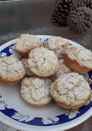 Una foto de Cupcakes o muffins de avena y banana saludables