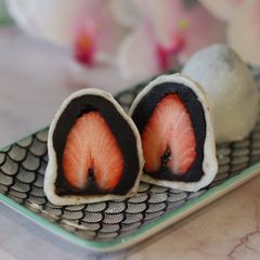 A picture of Strawberry Mochi (Ichigo Daifuku) 🍓.