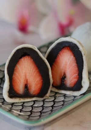 A picture of Strawberry Mochi (Ichigo Daifuku) 🍓.