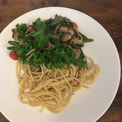 A picture of Vegetable Pasta w/ soy sauce.