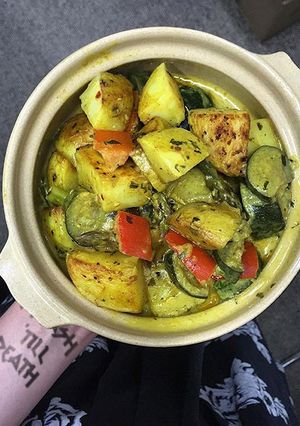 A picture of Coconut Curry.