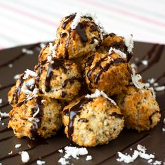 A picture of Coconut Macaroons.