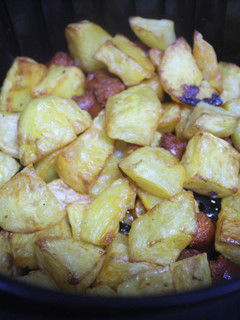 Una foto de Patatas y chistorra en freidora de aire