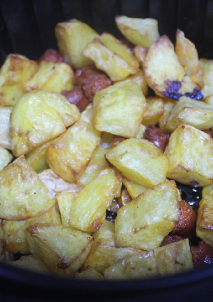 Una foto de Patatas y chistorra en freidora de aire