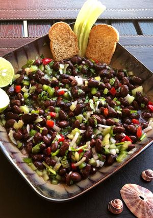 Una foto de Ceviche de porotos negros!!