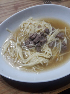 Una foto de Sopa de Res con Fideos Caseros