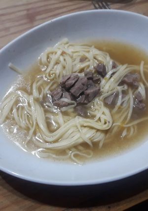 Una foto de Sopa de Res con Fideos Caseros