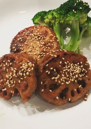 A picture of Lotus root and minced pork millefeuille - Japanese.