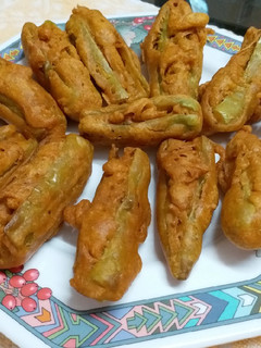 A picture of Chilli Bhajji/Deep Fried Peppers.