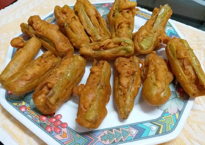 Steps to Make Homemade Chilli Bhajji/Deep Fried Peppers