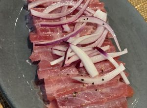 Una foto de 🍣 Tiradito de atún 🍣