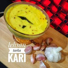 A picture of Lehsan tarka curry.