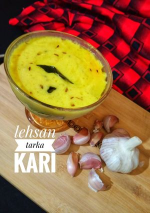 A picture of Lehsan tarka curry.