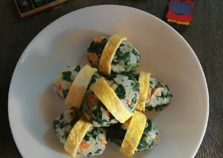 Nasi Kepal Bayam (Sigeumchi Jumeokbap - 시금치 주먹밥)