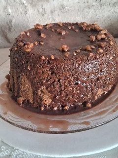 Una foto de Torta mágica con postre de chocolate en cajita