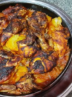 صورة لوصفة دجاج مشوي بالفرن مع صينيه بطاطس🐔🍗🍗🥔🧅🌶