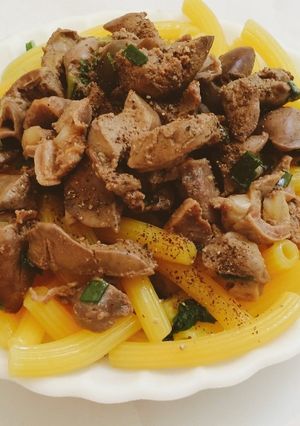 Hình của món Nui xào lòng gà.
