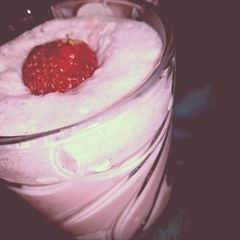 A picture of Stawberry shake.