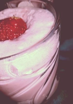A picture of Stawberry shake.