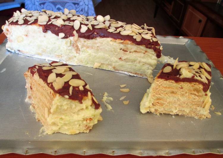 Tarta de galletas con crema de pistachos y coco rallado