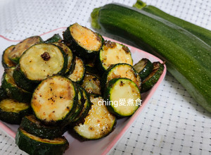 十分鐘上菜-椒鹽乾煎節瓜 的食譜成品照片