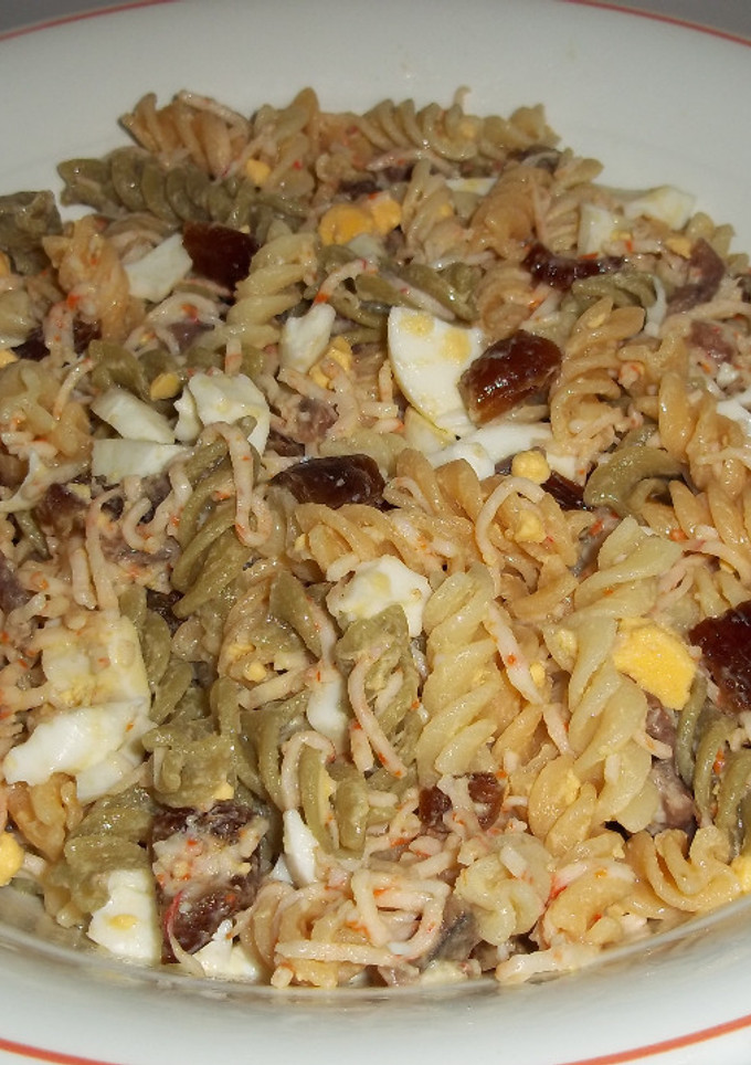 Una foto de Espirales vegetales con dátiles y surimi rallado