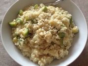 Una foto de risotto con zucchini