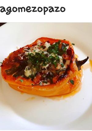 Una foto de Morrones rellenos de verduras o carne 🍴