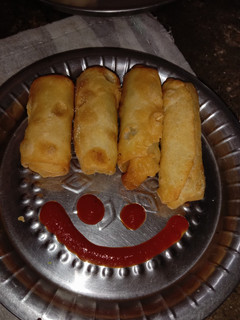 ચાઇનીઝ સ્પ્રિંગ રોલ (Chinese Spring Roll Recipe In Gujarati) રેસીપી મુખ્ય ફોટો