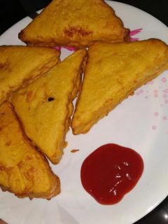 ब्रेड पकोडे (bread pakoda recipe in marathi) रेसिपी चे मुख्य फोटो 