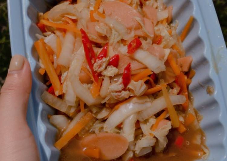 Bagaimana Menyiapkan Sawi putih wortel &amp; sosis saus tiram yang Sempurna