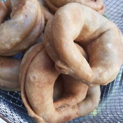 A picture of Spicy onion rings.