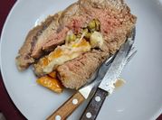 Una foto de entrecot al horno