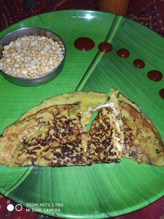 चिज़ी चना दाल चीला (Cheese chana dal cheela recipe in hindi) रेसिपी मुख्य फोटो
