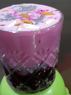 बीट रूट लस्सी (beet root lassi recipe in marathi) रेसिपी चे मुख्य फोटो