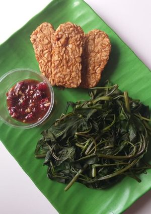 Foto resep Rujak kangkung dan tempe goreng