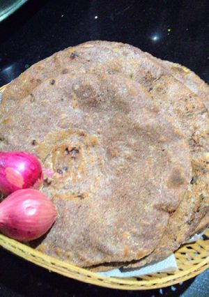 A picture of Nachani bhakri.