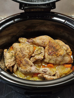 Una foto de Pollo al limón con verduras en crockpot (chup chup de Cecotec)