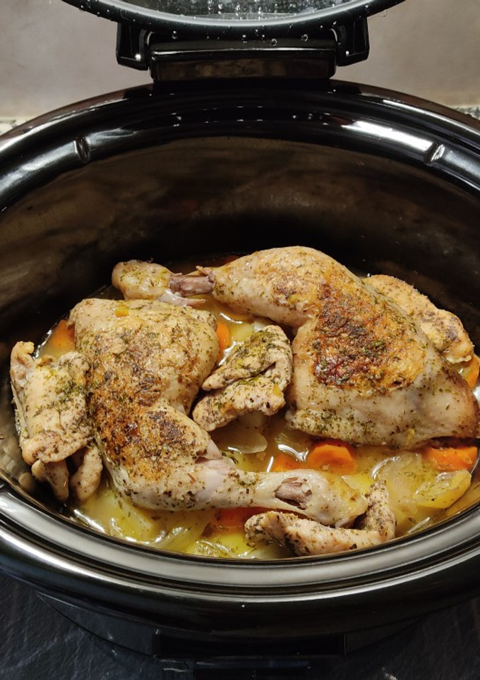 Una foto de Pollo al limón con verduras en crockpot (chup chup de Cecotec)