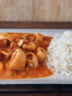 Una foto de Calamares en salsa