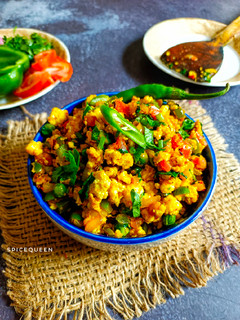 હેલ્ધી પનીર ભુરજી (Healthy paneer bhurji recipe in Gujarati) રેસીપી મુખ્ય ફોટો