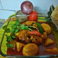 A picture of Eggs with cauliflower and potatoes.