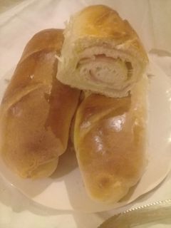 Una foto de Pan de jamón y queso