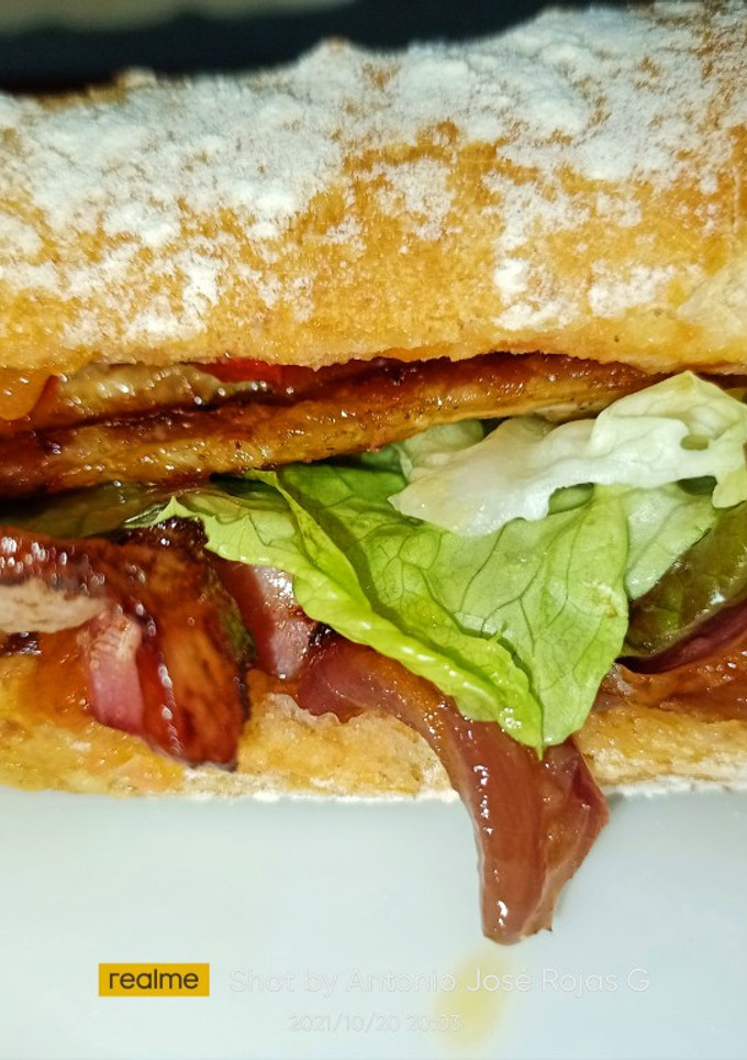 Una foto de Bocadillo de lomo 🎉🎉🎉🎉