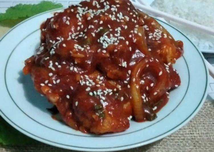10 Resep: 3. Dakgangjeong (korean spicy chicken wings) Kekinian