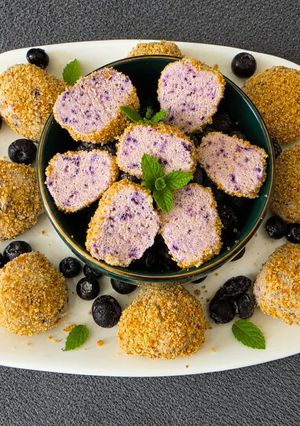 Áfonyás túrógombóc keto módra Fibriya, GM recept fotója